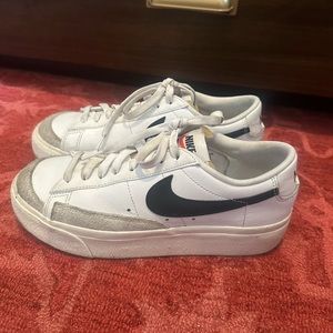 Nike Blazer Low ' 77 White / black Womens Shoes